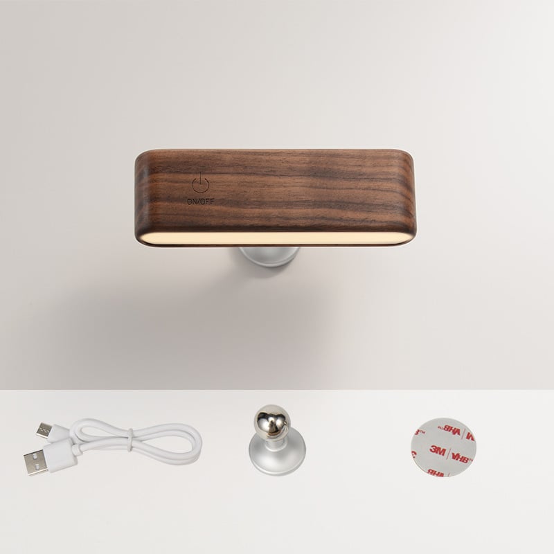 Skrivebordslampe i massivt tre med magnetisk lading